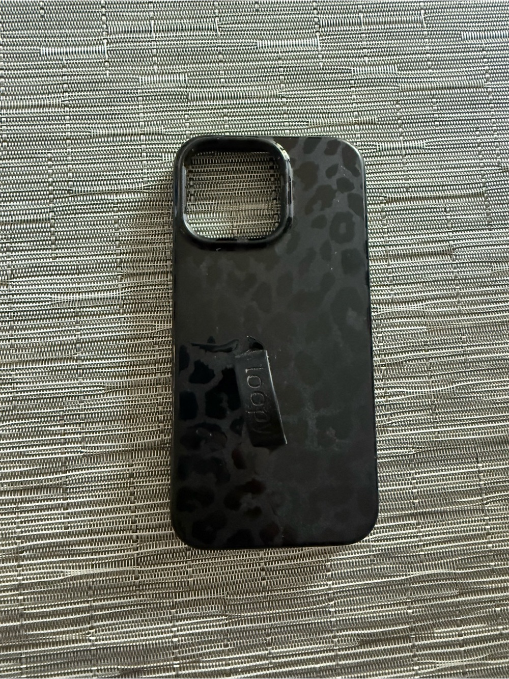 Loopy iPhone 16 Pro Max Black Cheetah Case